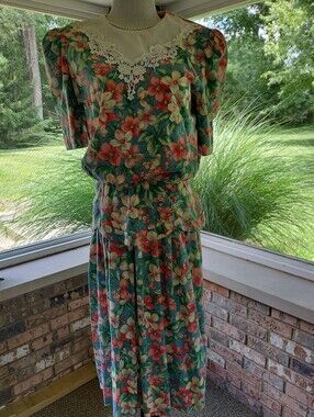 Vintage Lisa II Floral Midi Tea Dress with Lace Yoke Light Blue Pink Floral M